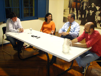 Julio Daio Borges, Ana Elisa Ribeiro, Augusto Sales e Ricardo Giassetti em foto de Tais Laporta