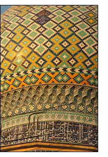 Detalhe da cúpula de um mausoléu em Shiraz